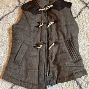 Houndstooth zip up vest